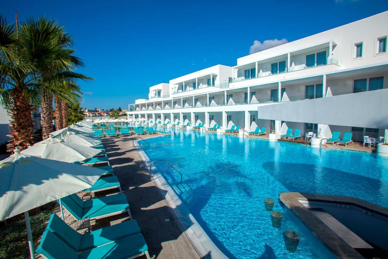 Aliathon Aegean Hotel Paphos Bagian luar foto